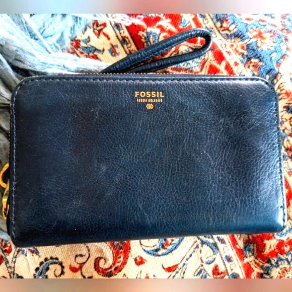 Fossil wallet, clutch, leather wristlet - Picture 1 of 11